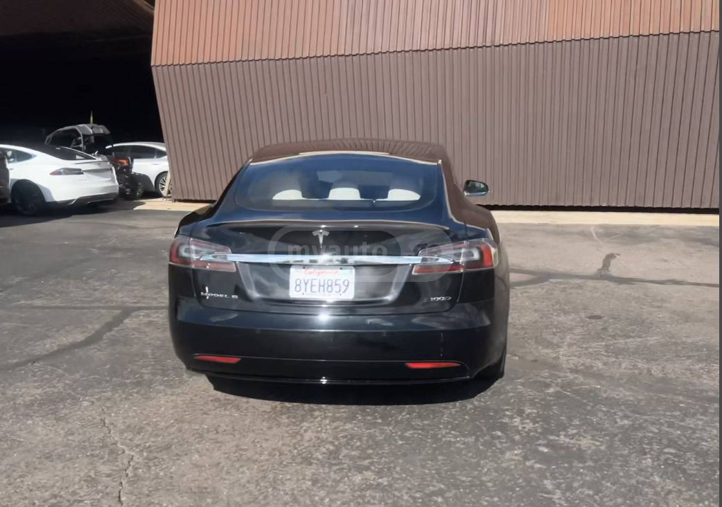 Tesla Model S 2018 — photo 2