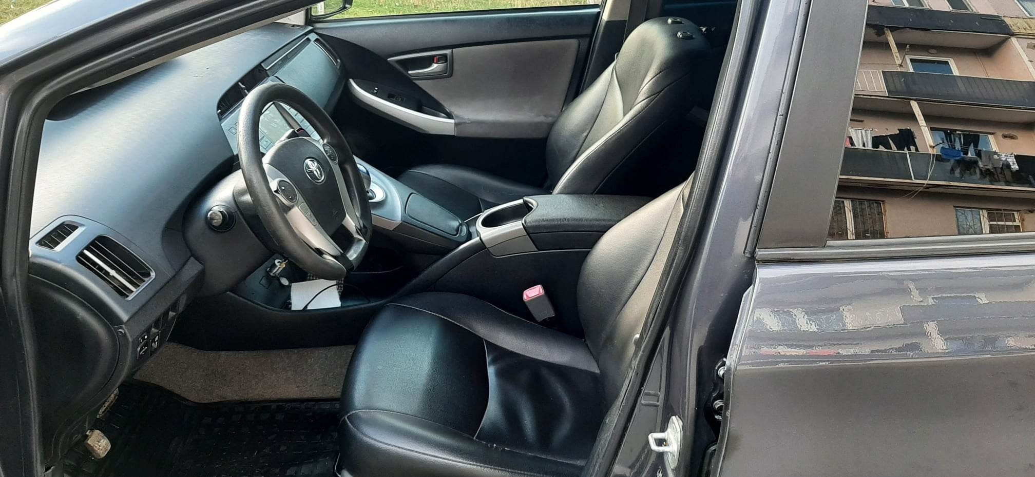 Toyota Prius 2012 — photo 2