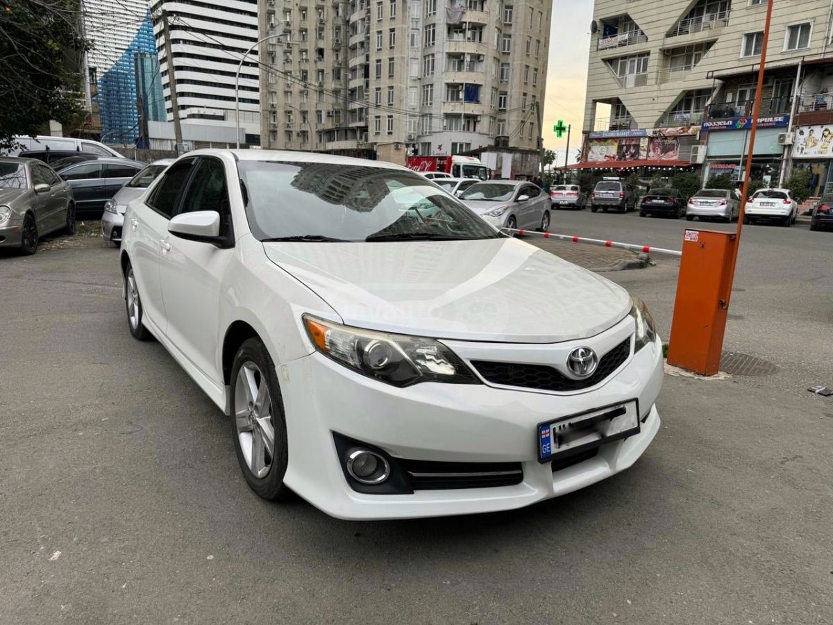 Toyota Camry 2014 — photo 2