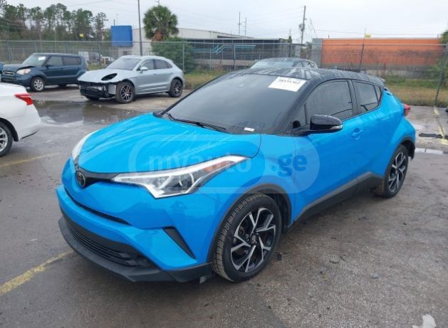 Toyota C-HR 2018 — photo 2