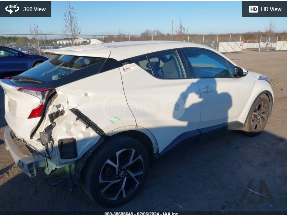Toyota C-HR 2019 — photo 2