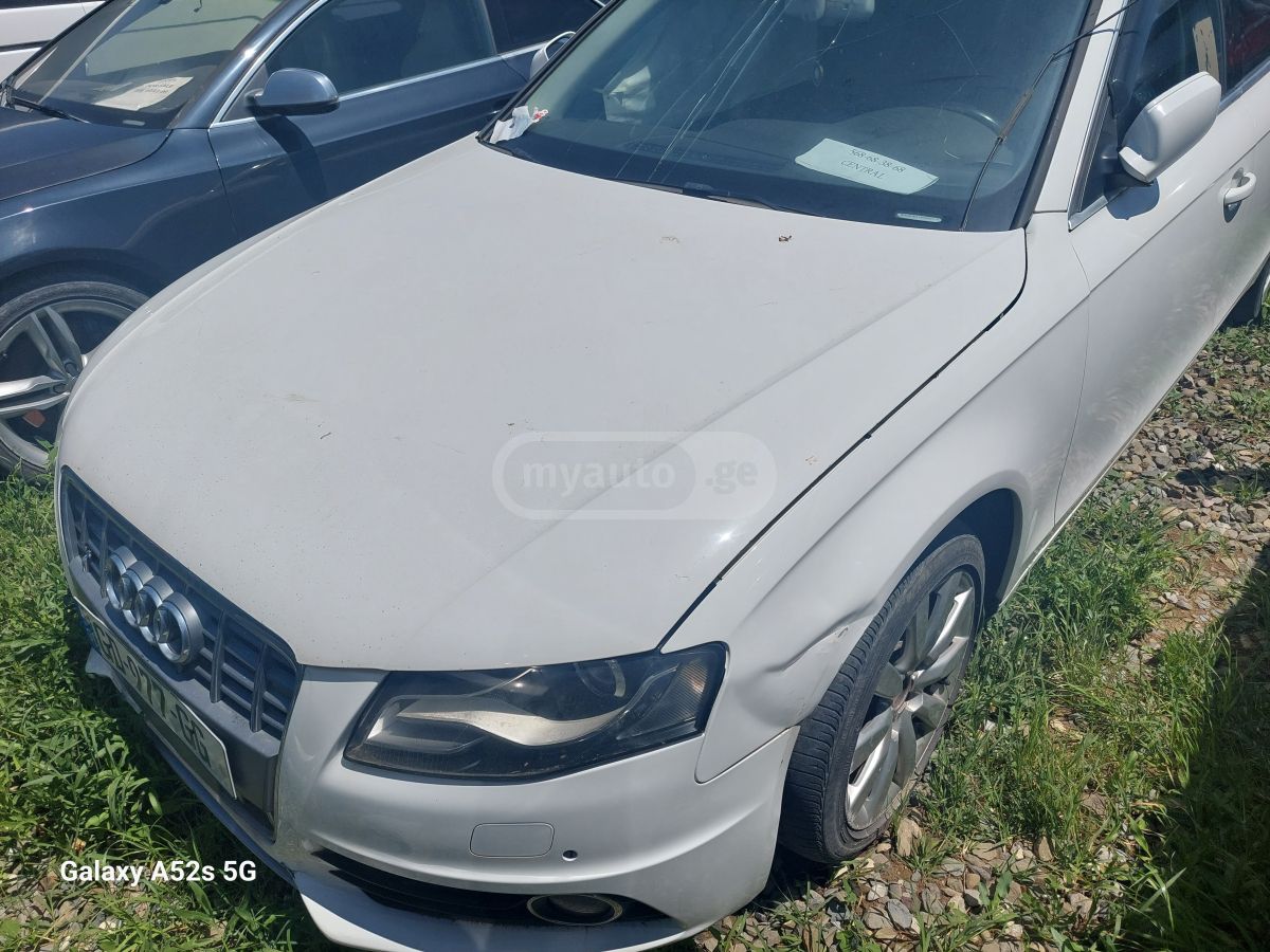 Audi A4 2010 — photo 2