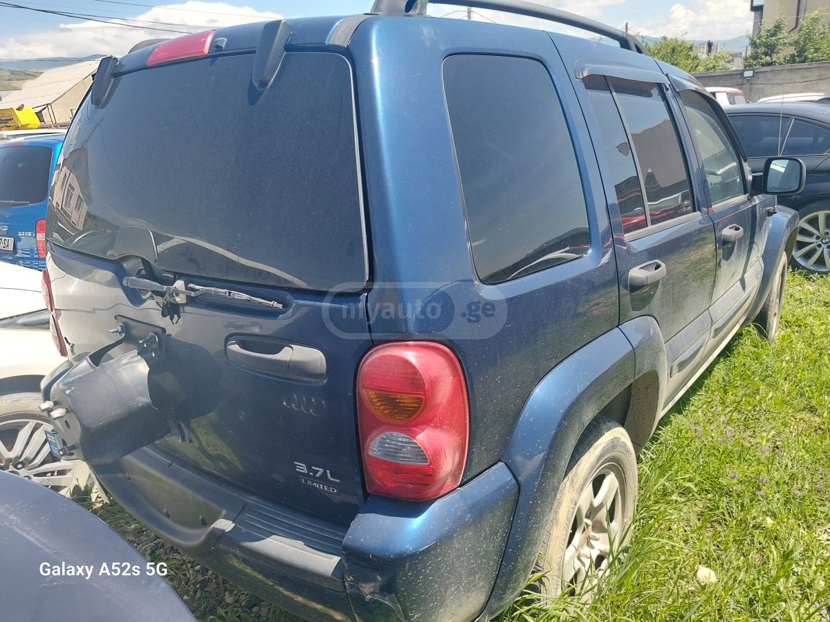 Jeep Liberty 2003 — photo 2