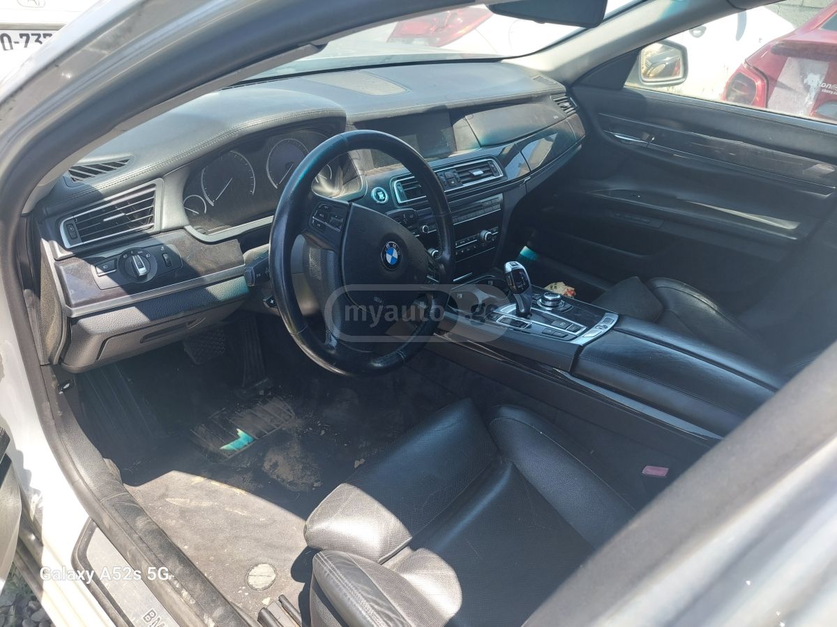 BMW 750 2010 — photo 2