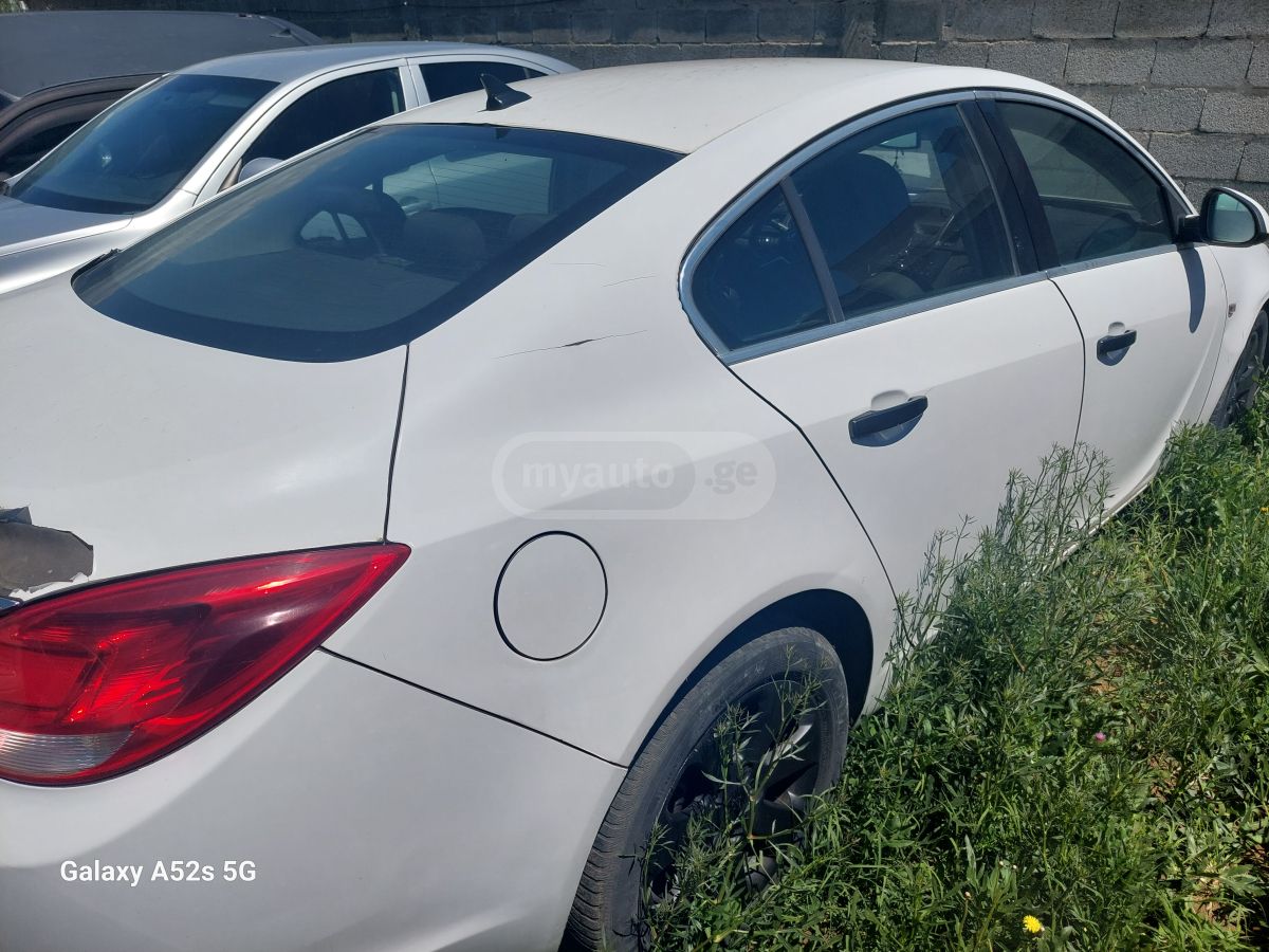 Opel Insignia 2010 — photo 2