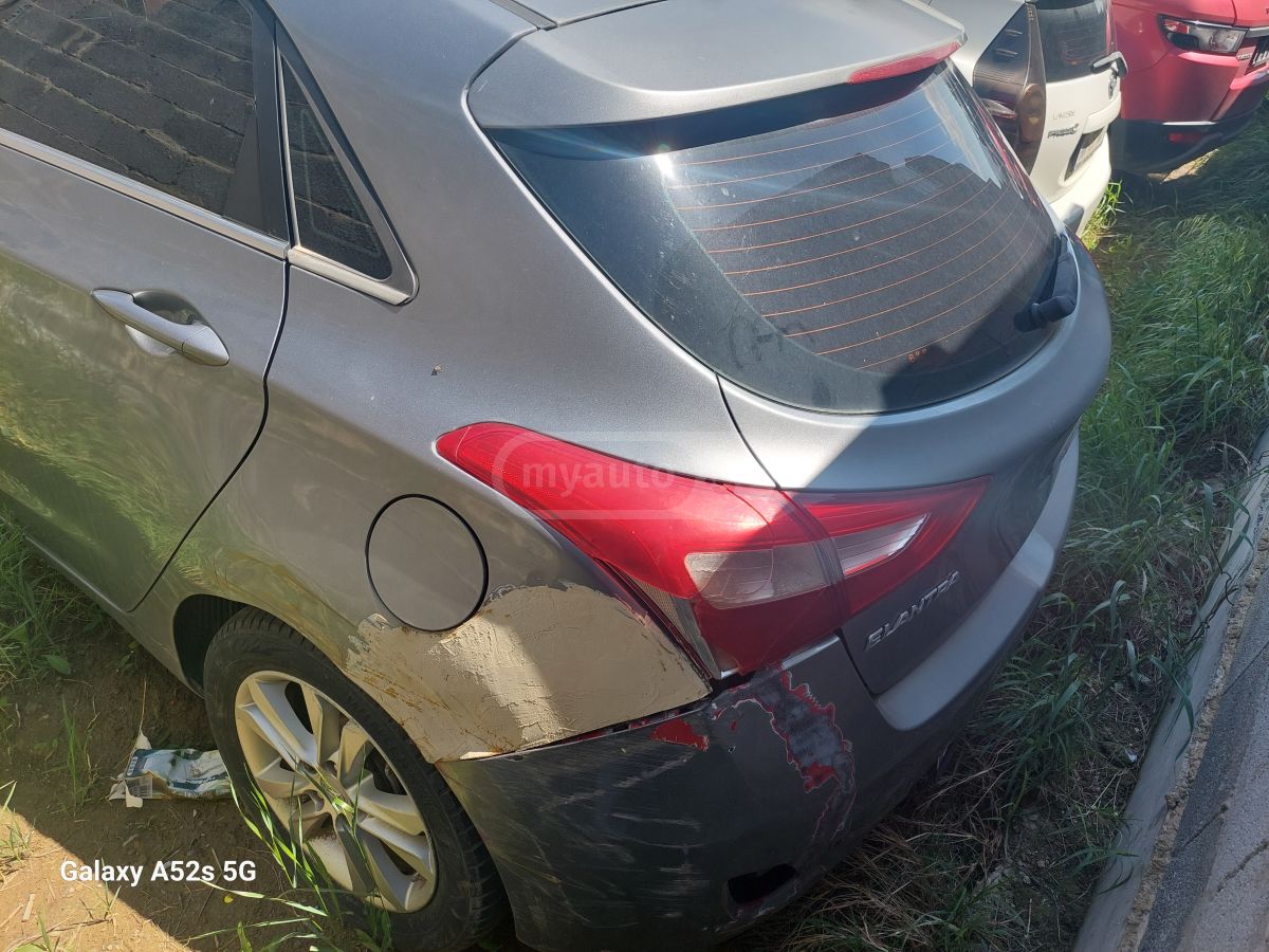 Hyundai Elantra GT 2012 — photo 2