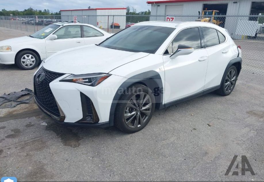 Lexus UX 250 h 2019 — photo 2