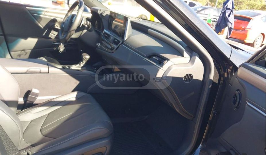 Lexus ES 300 2022 — photo 2