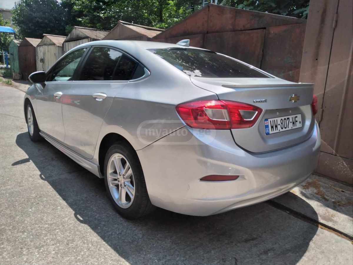 Chevrolet Cruze 2018 — photo 2