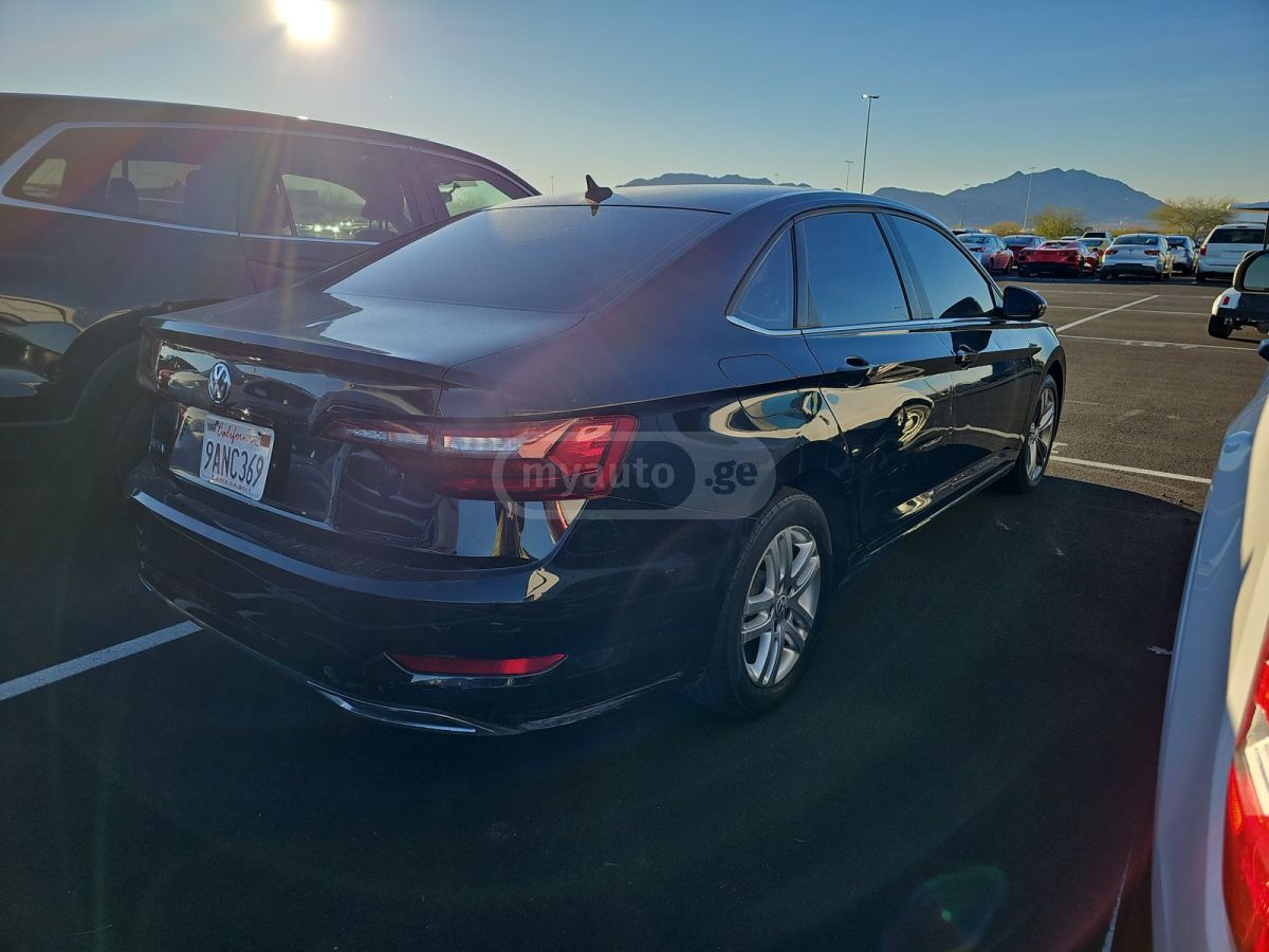 Volkswagen Jetta 2021 — photo 2