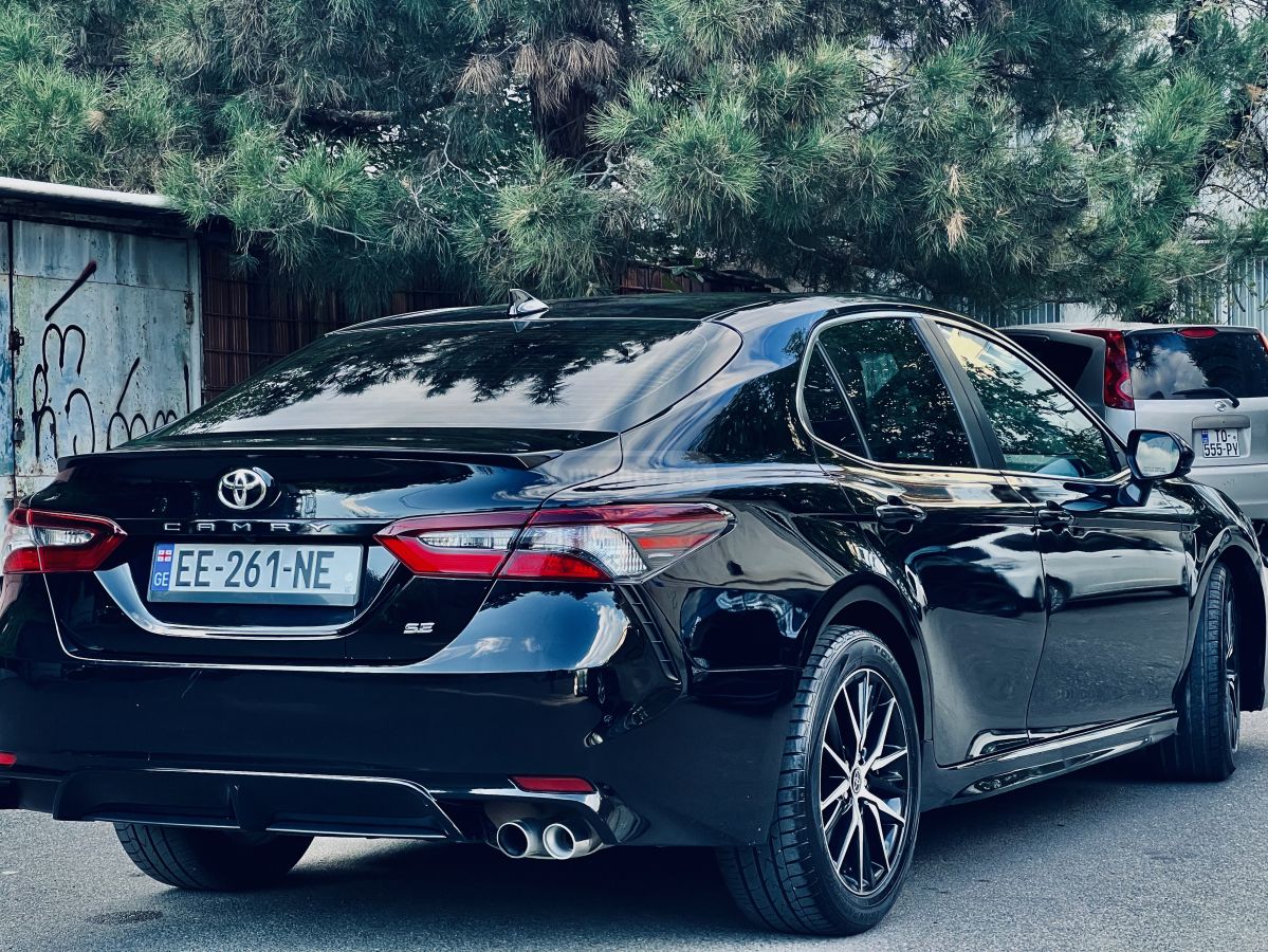 Toyota Camry 2021 — photo 2