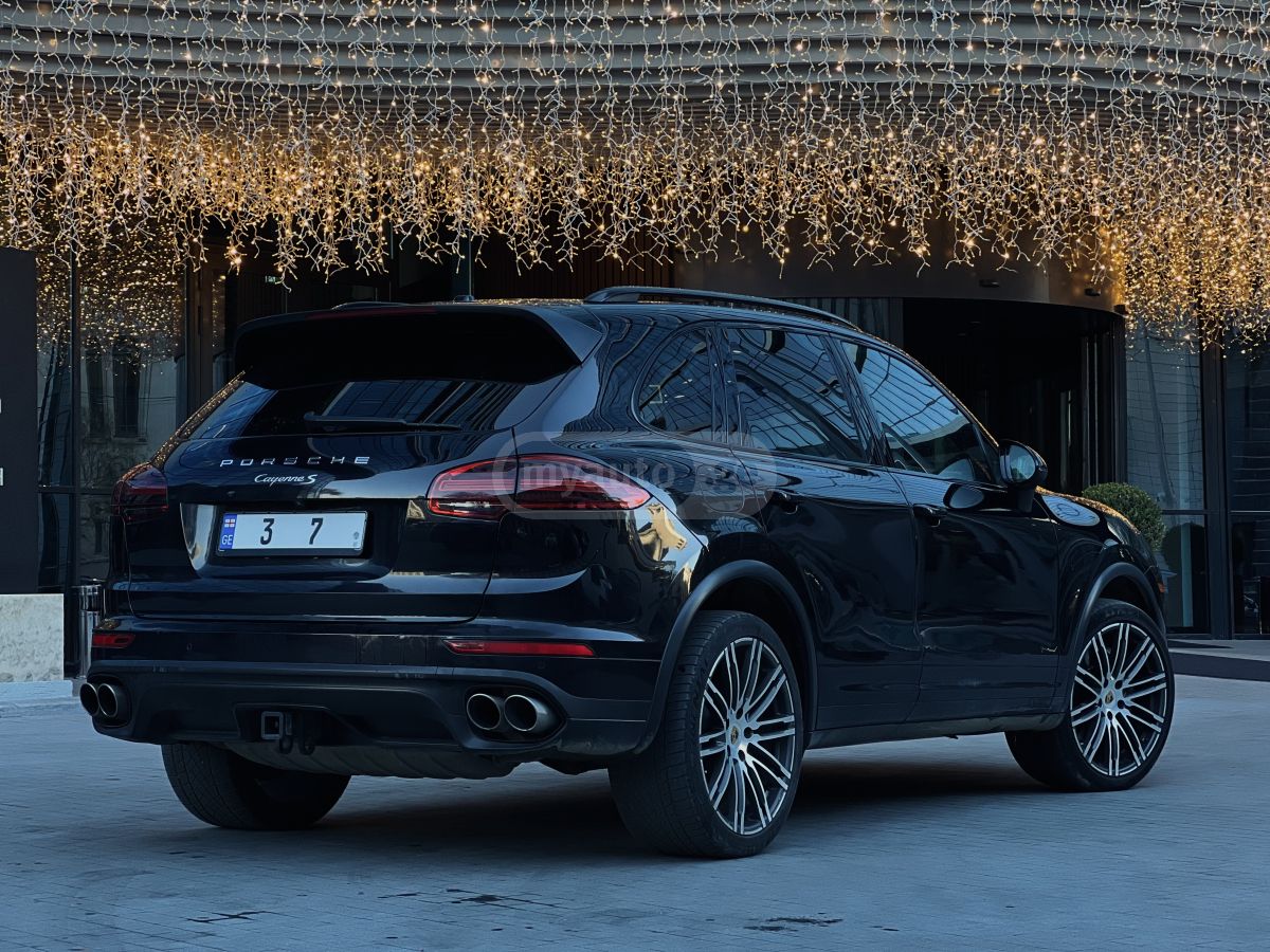 Porsche Cayenne 2020 — photo 2