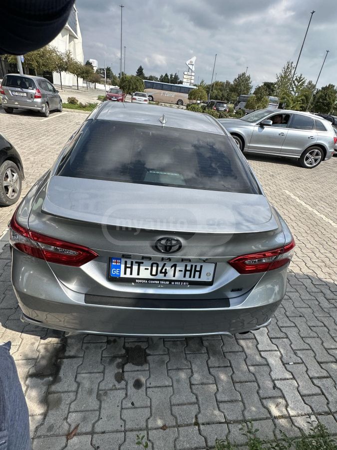 Toyota Camry 2020 — photo 2