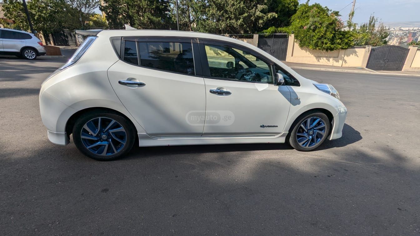 Nissan Leaf 2016 — photo 2