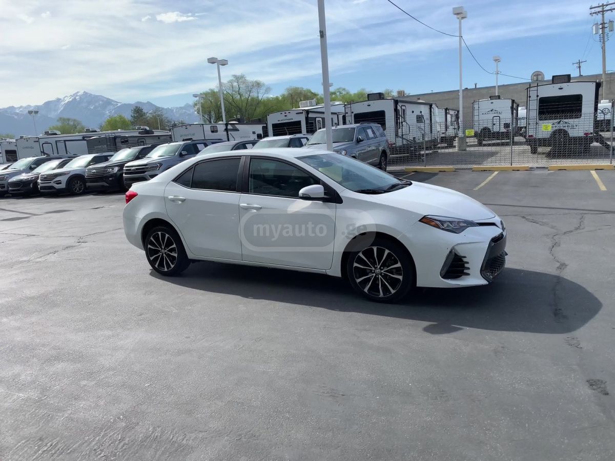 Toyota Corolla 2018 — photo 2