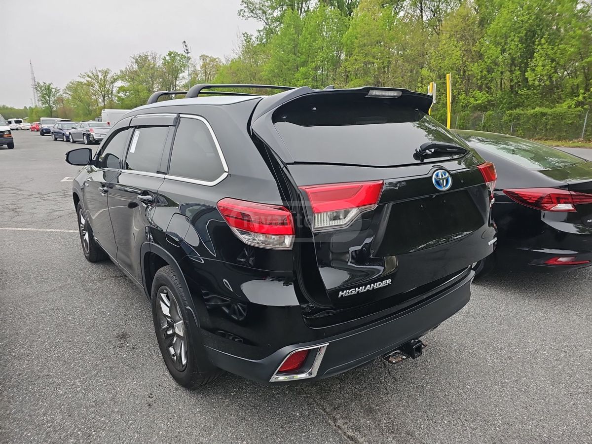 Toyota Highlander 2017 — photo 2