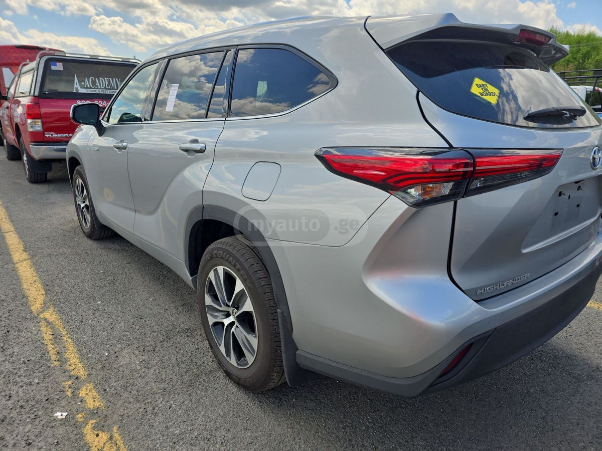 Toyota Highlander 2021 — photo 2