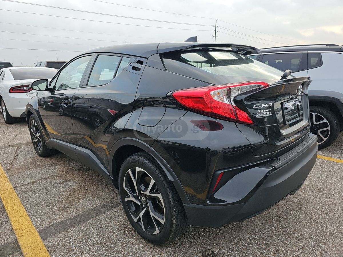 Toyota C-HR 2019 — photo 2