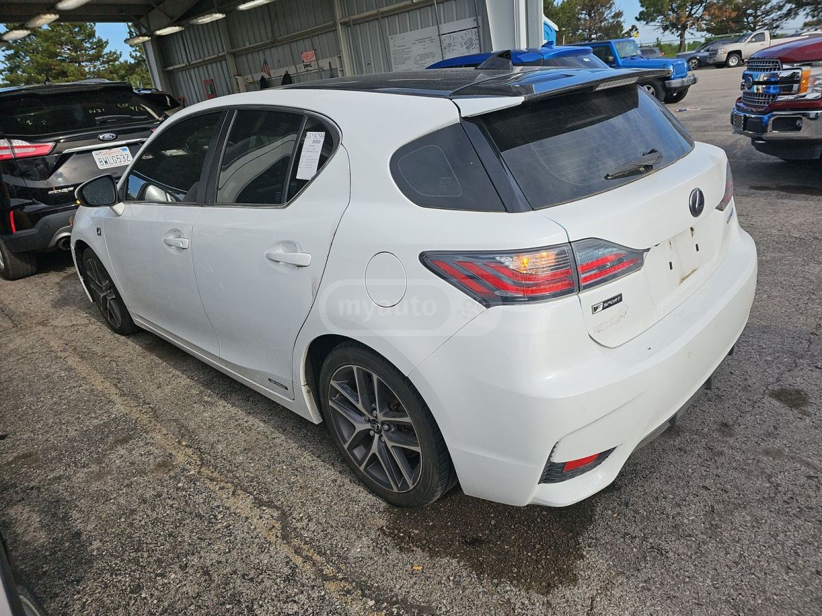 Lexus CT 200 h 2015 — photo 2