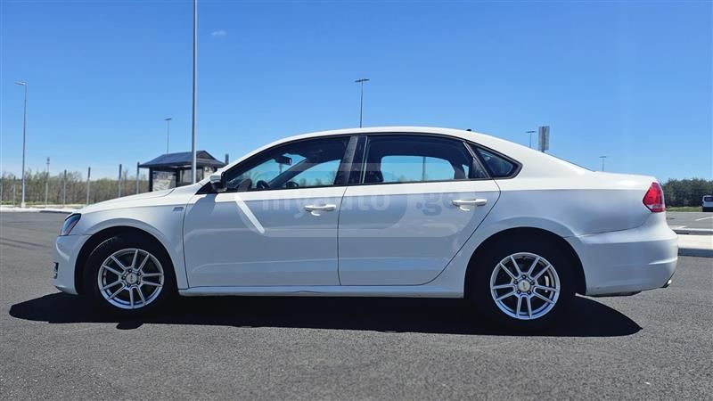 Volkswagen Passat 2014 — photo 2