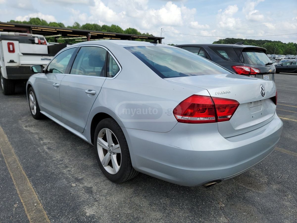 Volkswagen Passat 2013 — photo 2