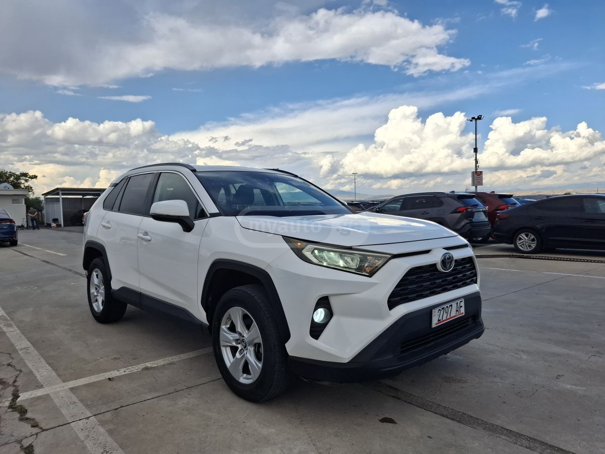 Toyota RAV4 2019 — photo 2