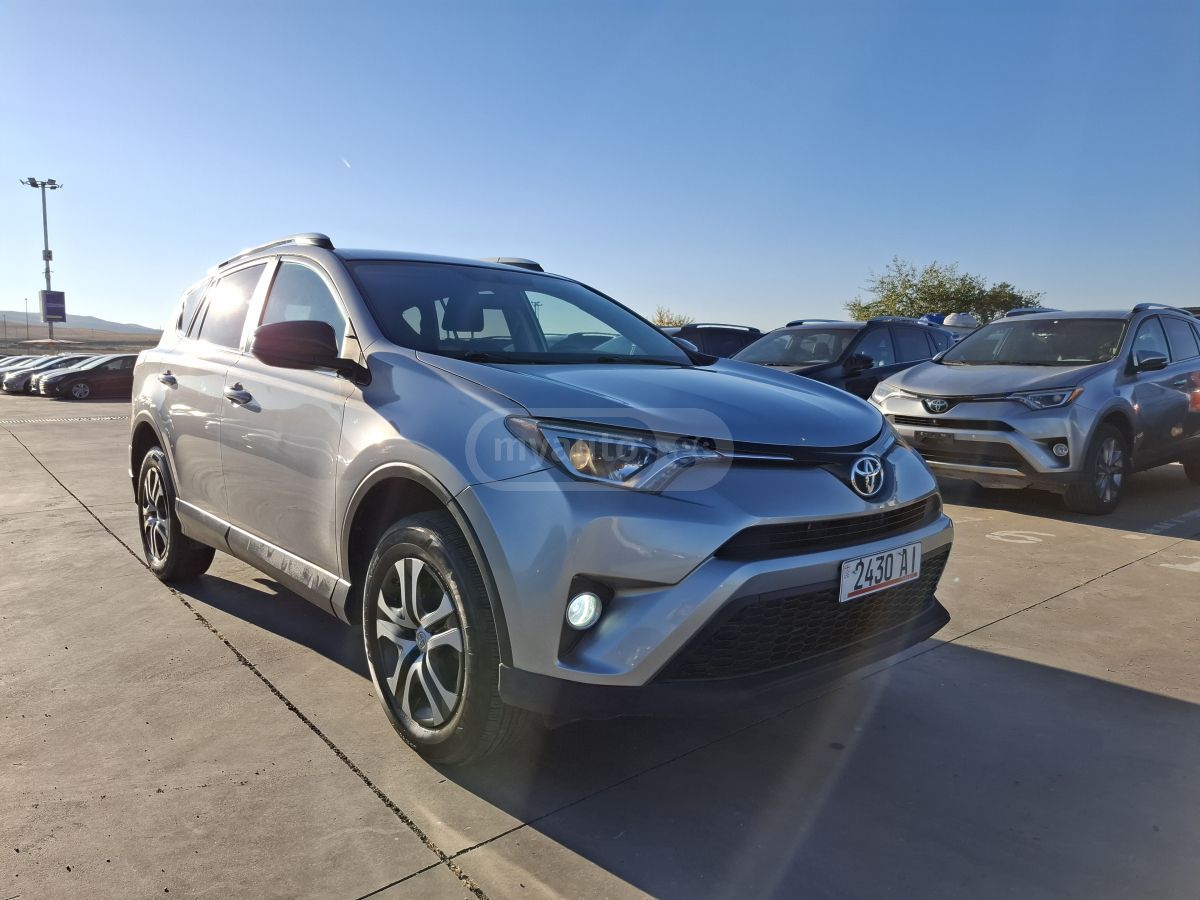 Toyota RAV4 2015 — photo 2