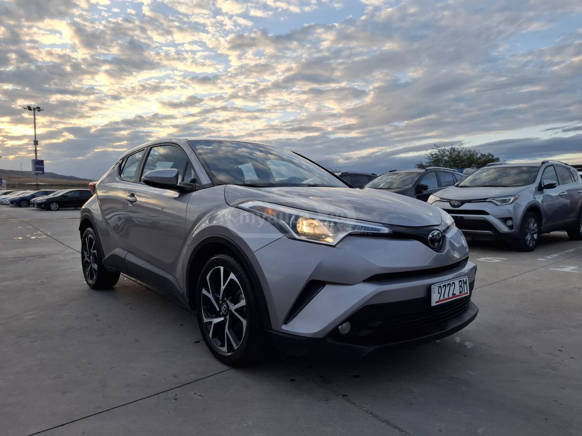 Toyota C-HR 2018 — photo 2