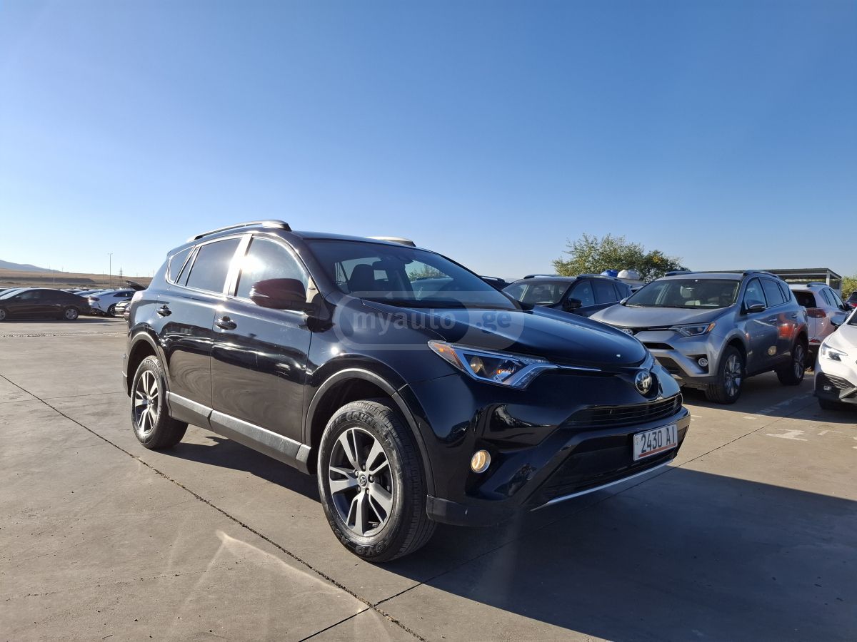 Toyota RAV4 2018 — photo 2