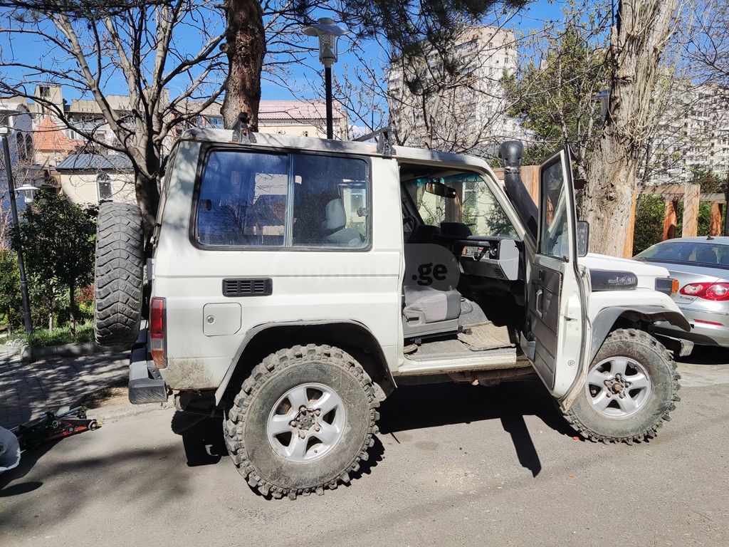 Toyota Land Cruiser 1988 — photo 2