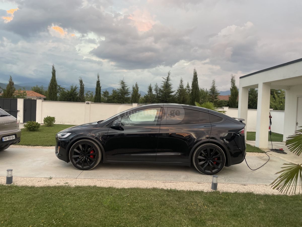 Tesla Model X 2017 — photo 2