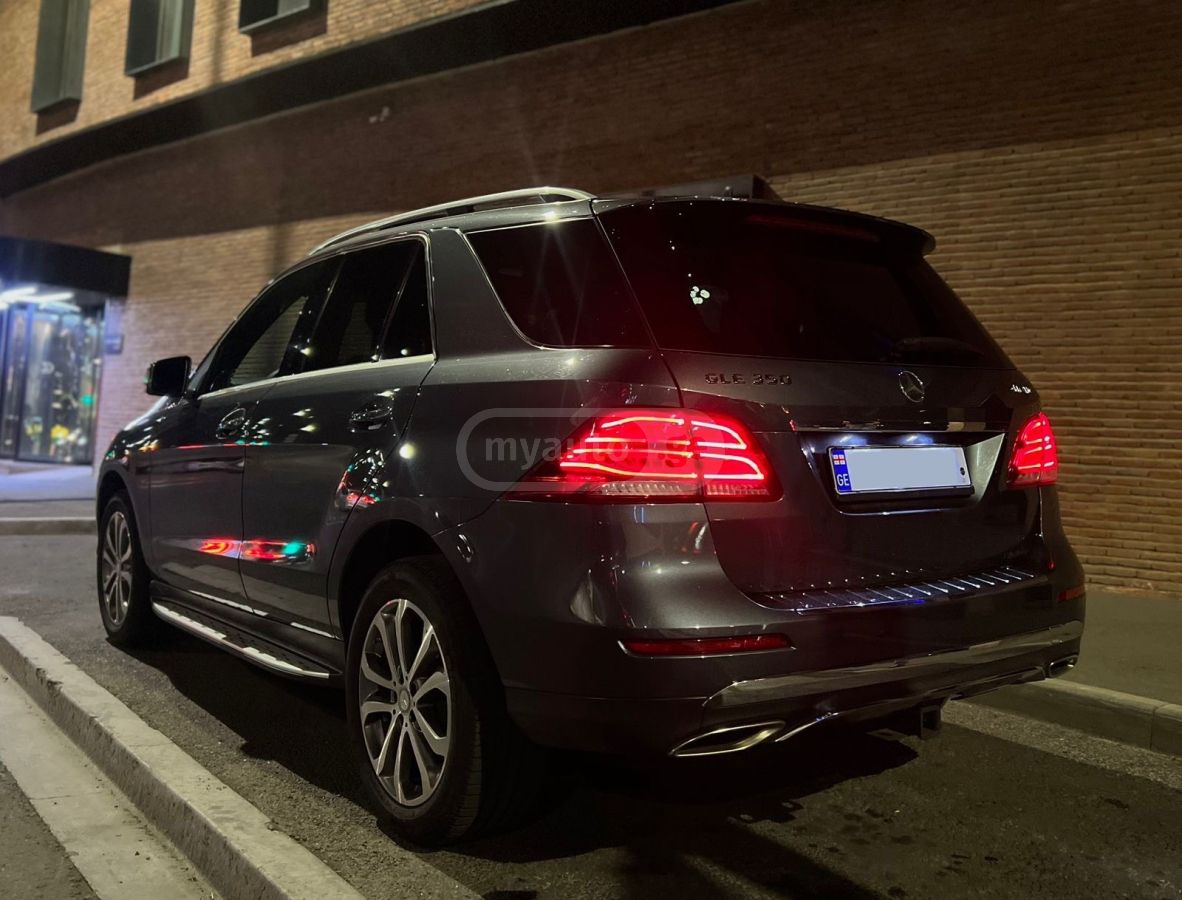Mercedes-Benz GLE 350 2017 — photo 2