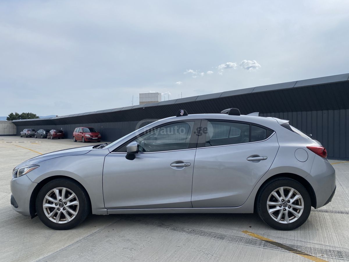 Mazda Mazda3 2017 — photo 2