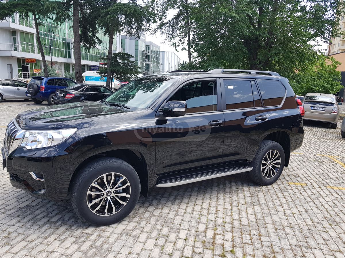 Toyota Land Cruiser Prado 2023 — photo 2