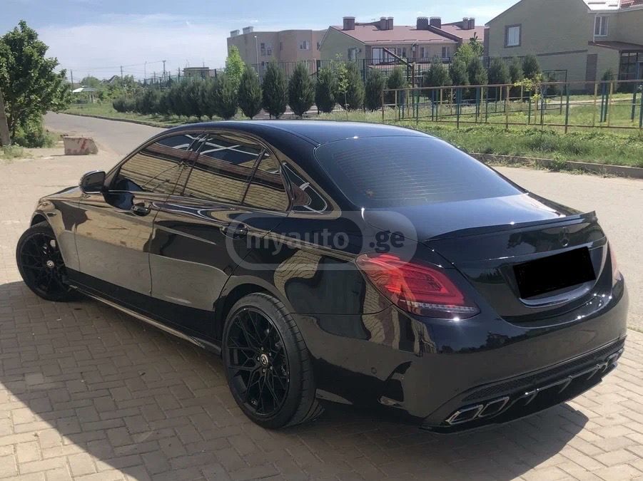 Mercedes-Benz C 300 2018 — photo 2