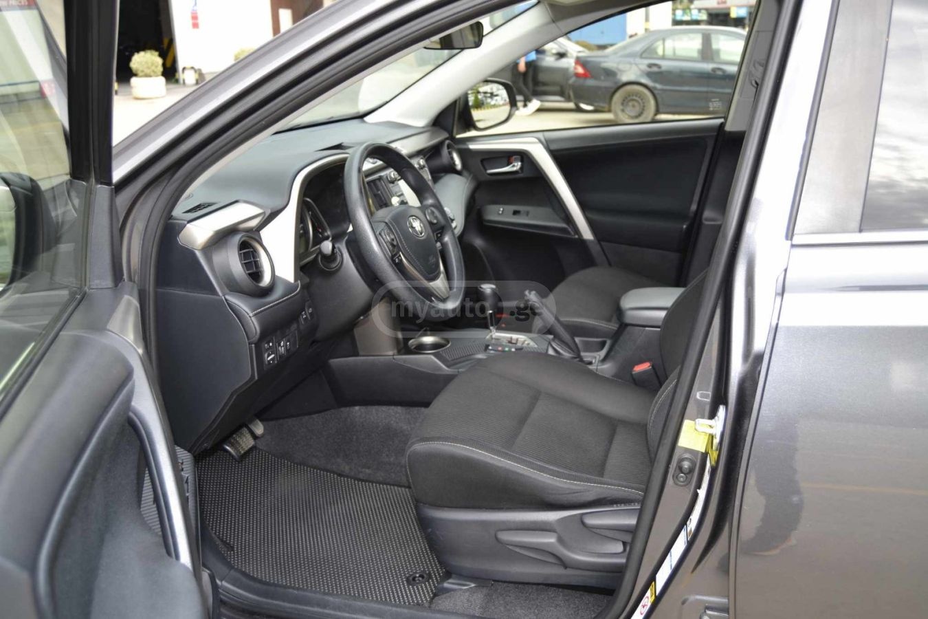 Toyota RAV4 2015 — photo 2
