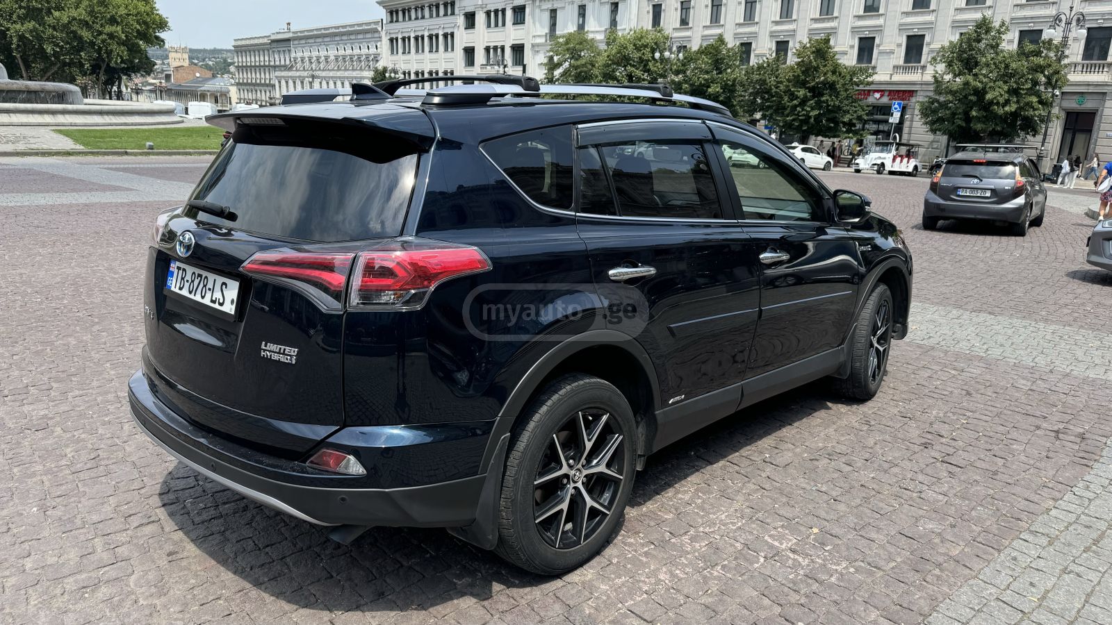 Toyota RAV4 2018 — photo 2