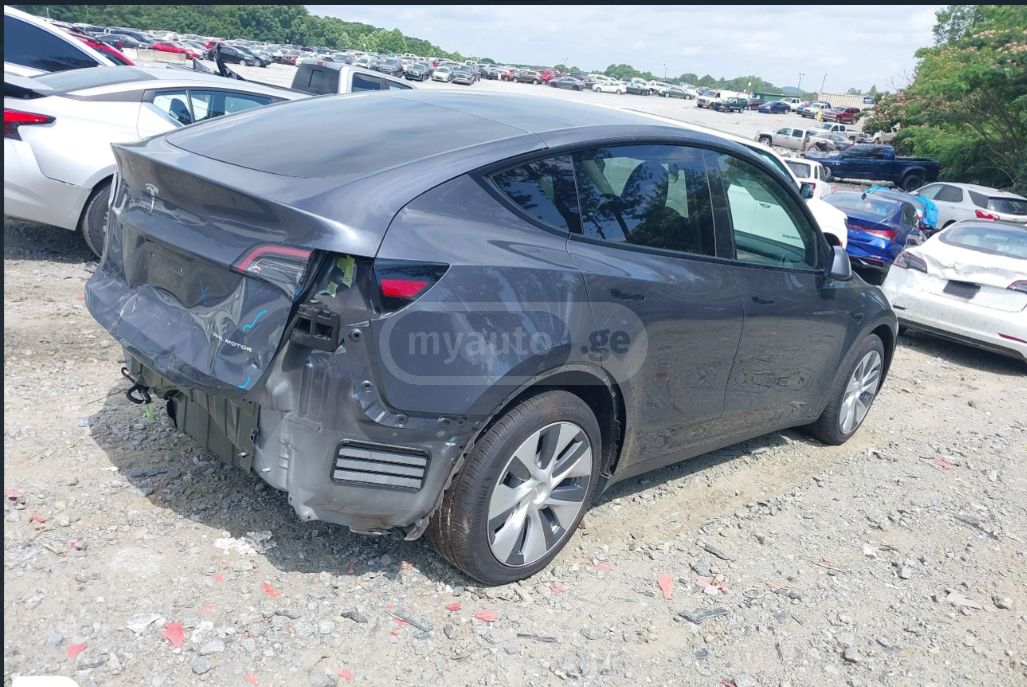 Tesla Model Y 2022 — photo 2