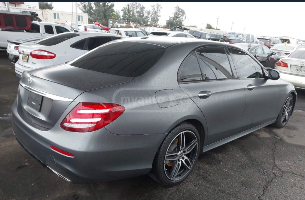 Mercedes-Benz E 300 2019 — photo 2