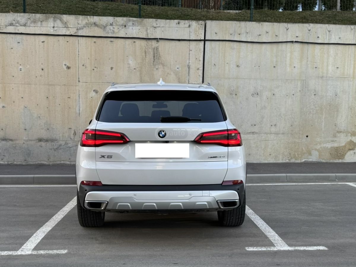 BMW X5 2021 — photo 2
