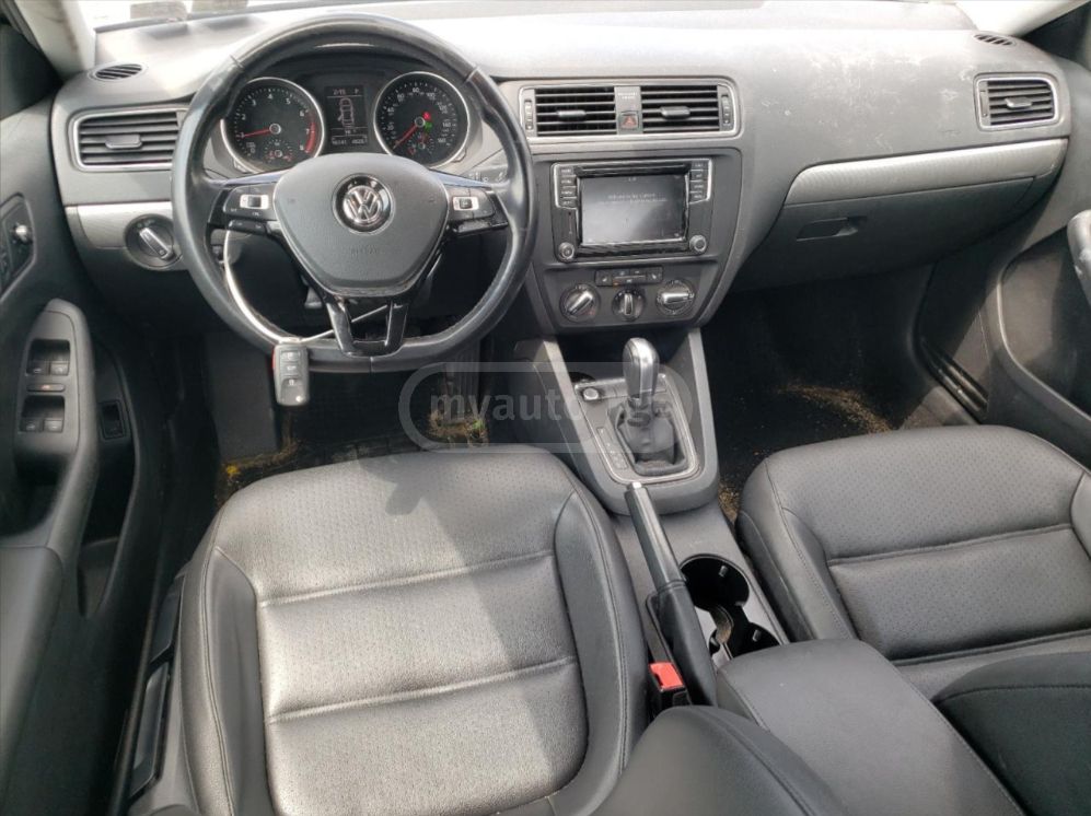 Volkswagen Jetta 2017 — photo 2