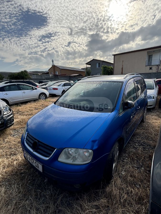 Volkswagen Touran 2004 — photo 2