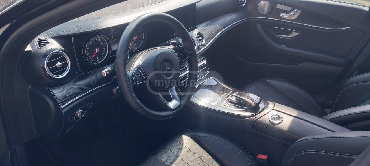 Mercedes-Benz E 300 2017 — photo 2
