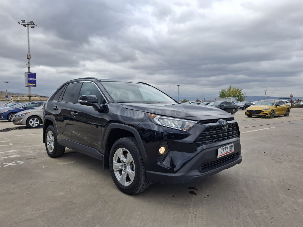 Toyota RAV4 2020 — photo 2