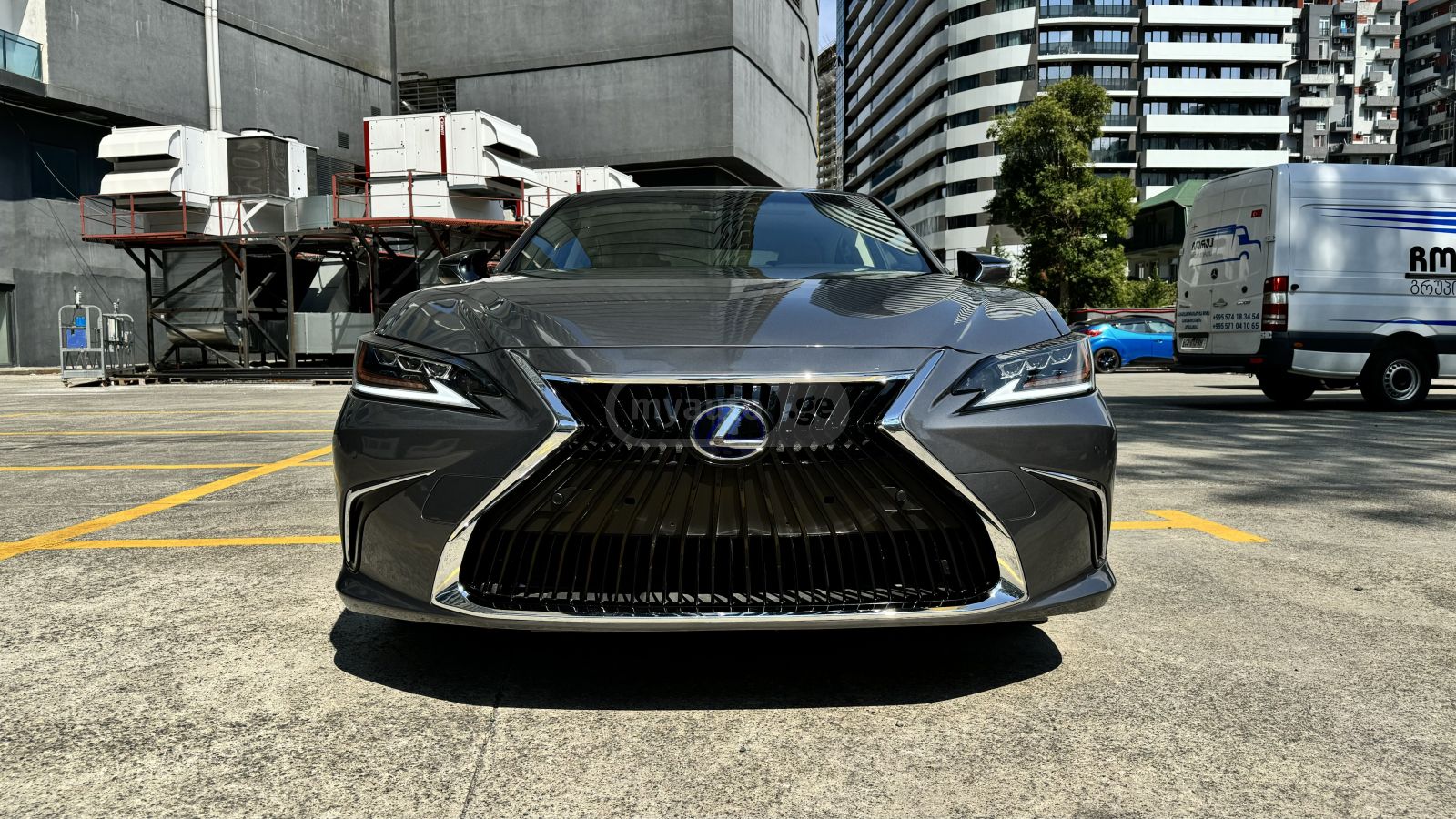 Lexus ES 300 2019 — photo 2