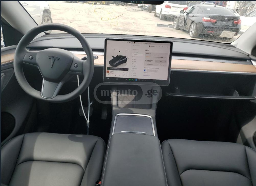 Tesla Model Y 2023 — photo 2