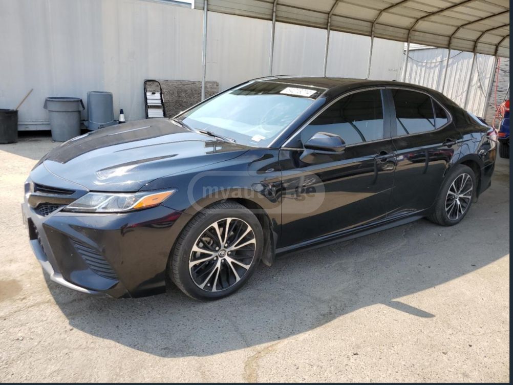 Toyota Camry 2018 — photo 2