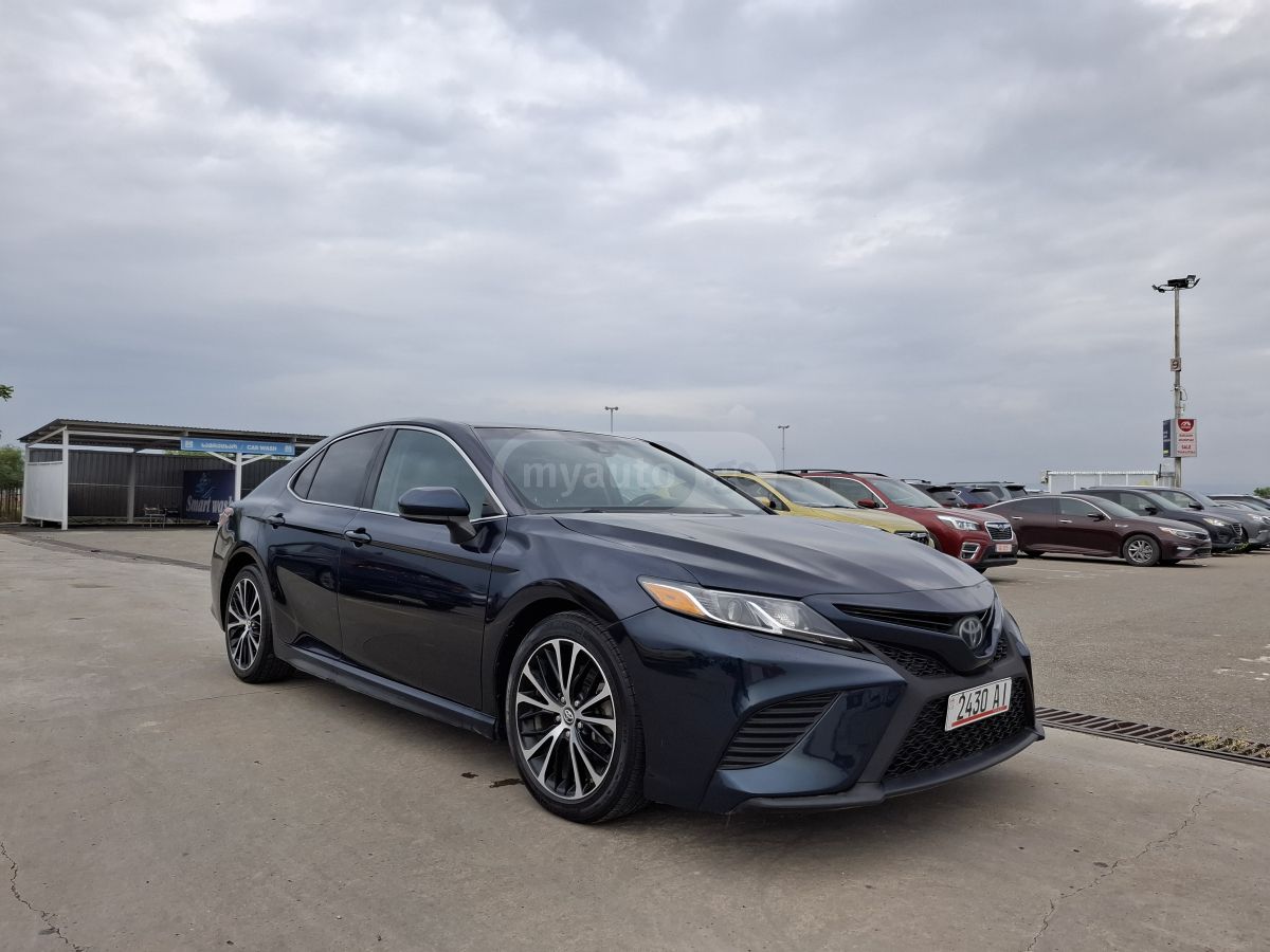 Toyota Camry 2018 — photo 2