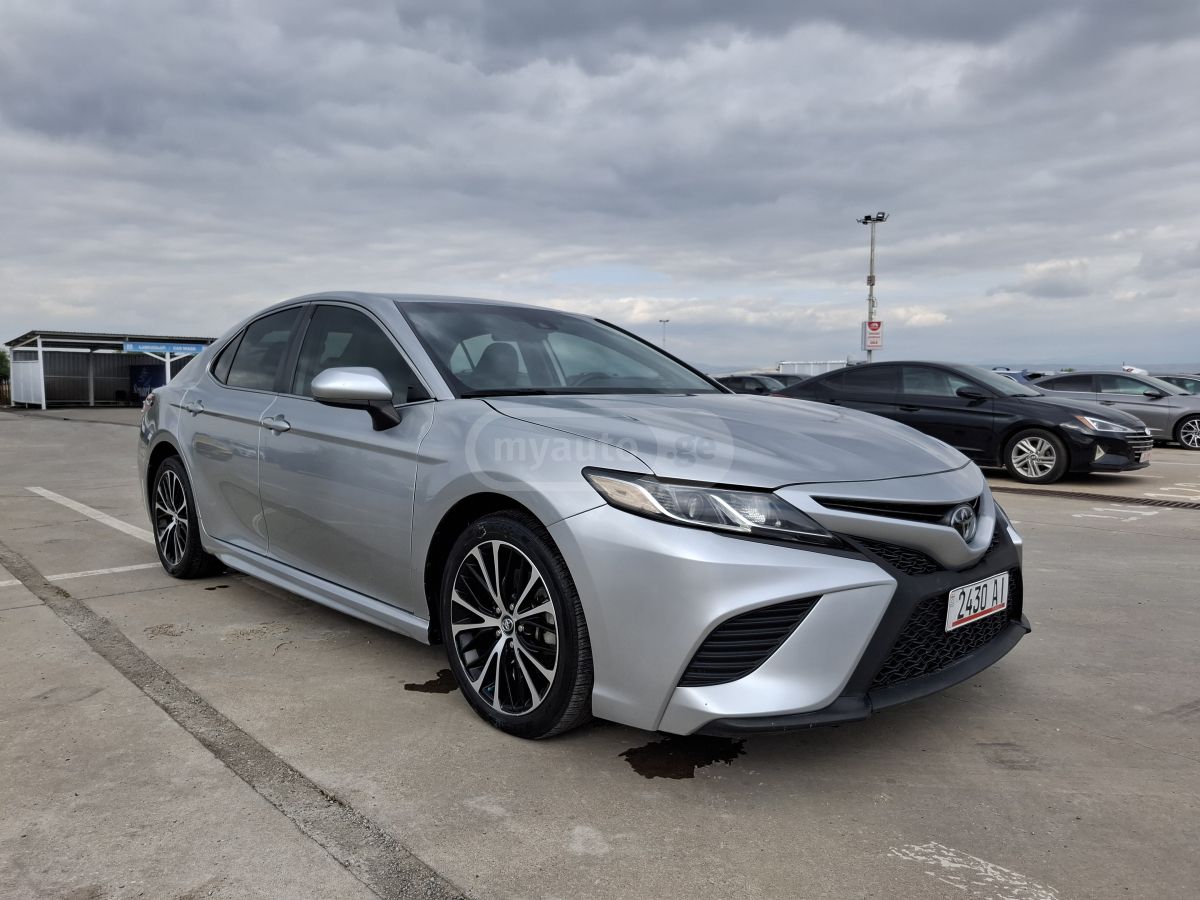 Toyota Camry 2020 — photo 2