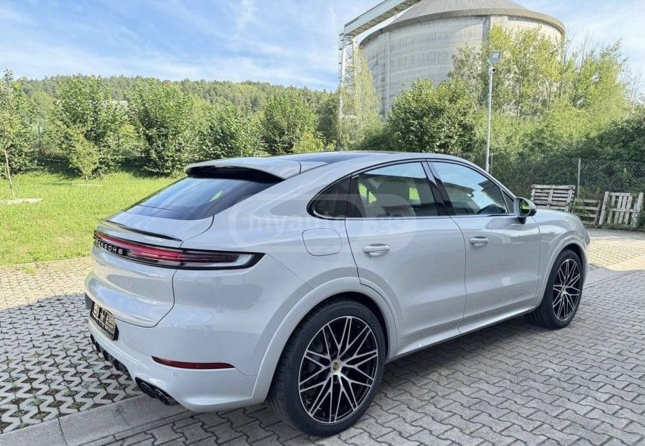 Porsche Cayenne 2024 — photo 2